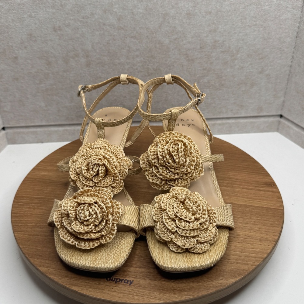 A New‎ Day Women's Size 7 Beige Raffia Flower Ankle Strap Heeled Sandals - Picture 2 of 7